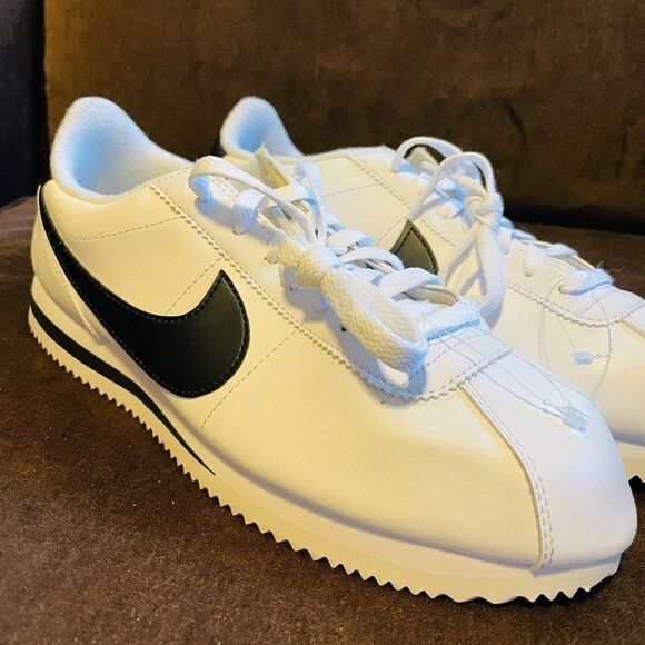 Nike Basic Cortez Men’s Size 10 White And Black 819719-100 Mint Condition - Picture 1 of 10